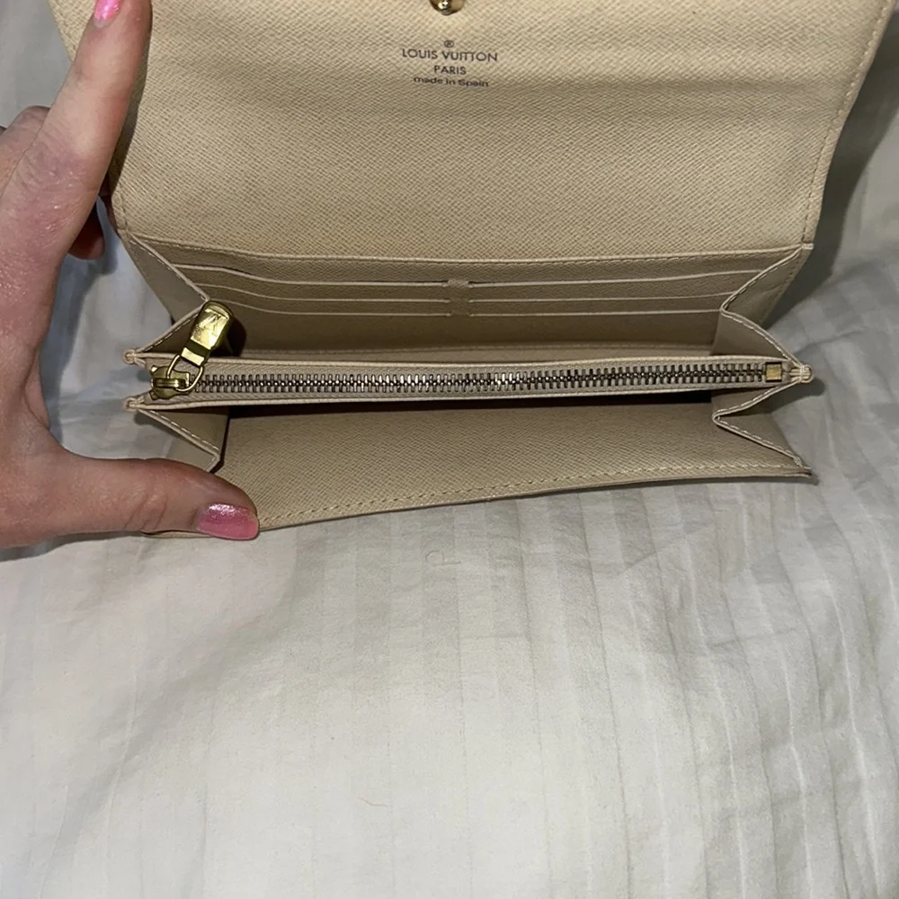 ❌SOLD❌Louis Vuitton Damier Azur Sarah Wallet with box & dust bag - Picture 10 of 17